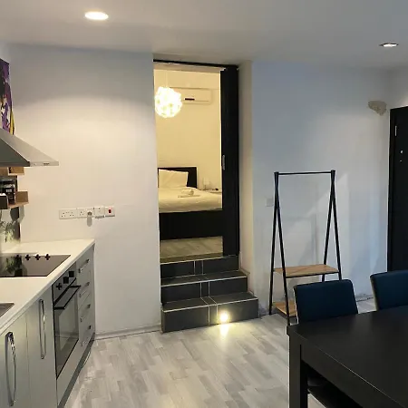 Appartamento Modern Stylish Flat In The Center Of Old Town Near Beach Limisso