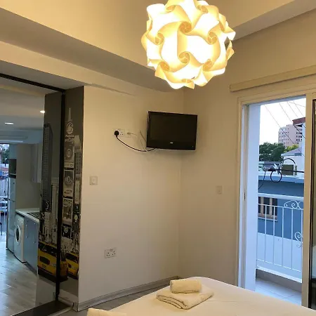 Modern Stylish Flat In The Center Of Old Town Near Beach * 레메소스